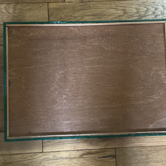 Vintage serving tray, 16 1/2 inches wide and 11 1/2 inches long greens border - Picture 4 of 6